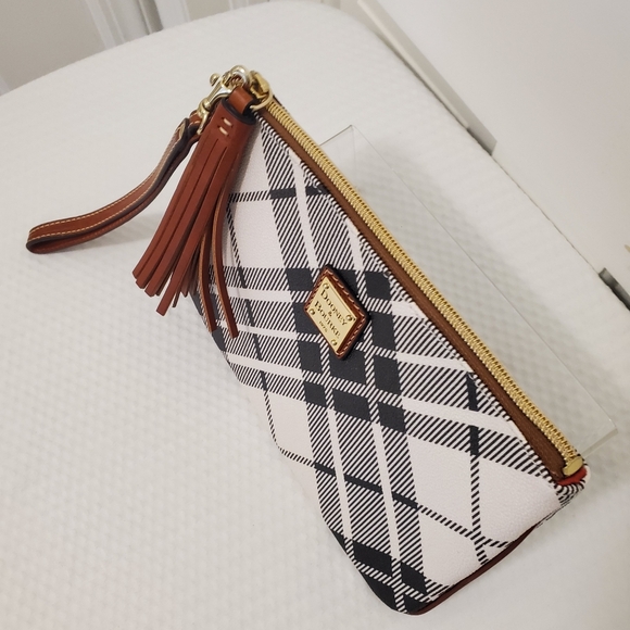 Dooney & Bourke Carrington Large Wristlet/Pouch, Preppy, Classic, Plaid - Picture 3 of 6